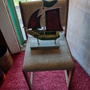 VINTAGE BEAUTIFUL DECORATIVE TIN SAIL BOAT... (FREE GIFT W/ PURCHASE).